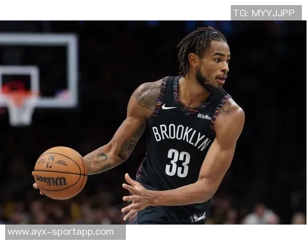 克拉克斯顿半场表现出色11投6中贡献13分7篮板2助攻1抢断