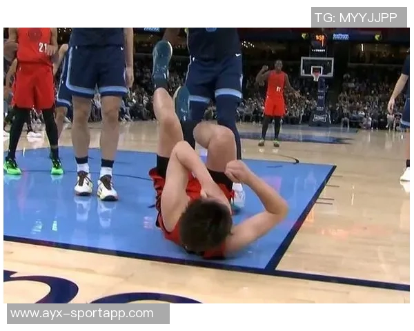 开拓者媒体人杨瀚森倒地为何裁判未暂停比赛关注球员安全