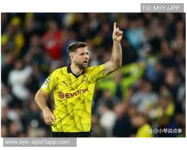 拜仁开季连胜追平AC米兰纪录孔帕尼海报引发球迷热议