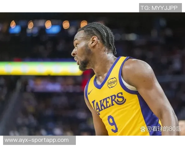 布朗尼左手变向转身后仰压哨命中展现丝滑小连招绝技